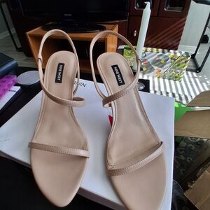 Nine West Women's Tan Sandals . Brand New In The Box .